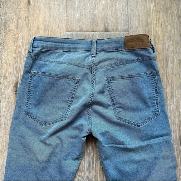 Divided Blue Skinny Jeans by H & M Low Rise Light Wash - Size 6 - Picture 5 of 13